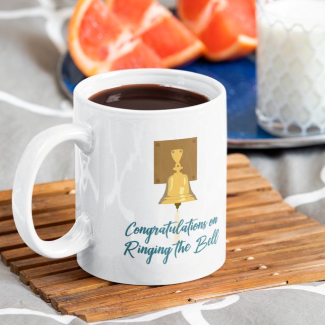 Avslutat behandling av Ringing Cancer Bell Kaffemugg (Skapare uppladdad)