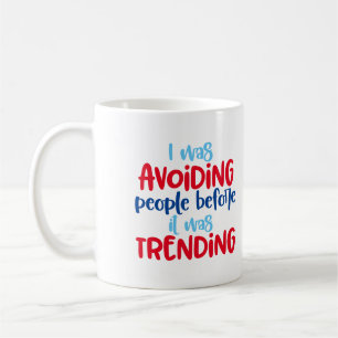 Avstånd av social Undvik personer innan det var tr Kaffemugg