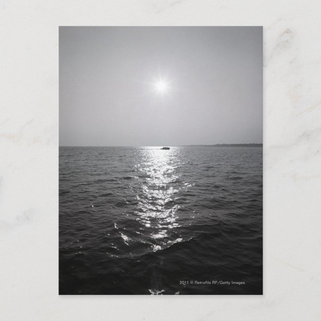 Avståndsbåt på havet vykort (Framsida)