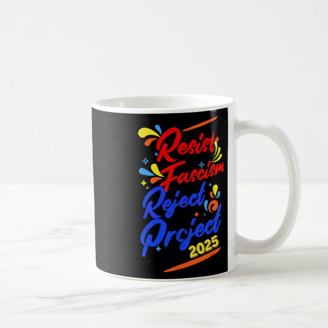 Avvisa projekt 2025 med att motstå fascism kaffemugg (Höger)