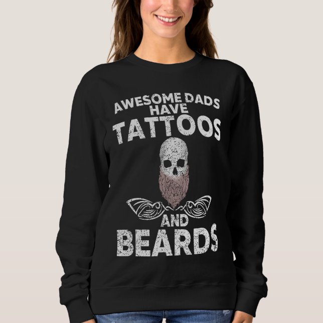 Awesome Dads have Tattoos And Beards Father´s Days T Shirt (Framsida)