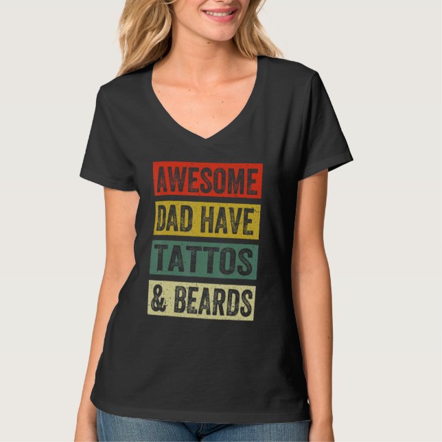 Awesome Dads Have Tattoos And Beards Father's Day T Shirt (Framsida)