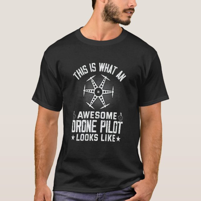 Awesome Drone Pilot looks like Drone Enthusiasts W T Shirt (Framsida)