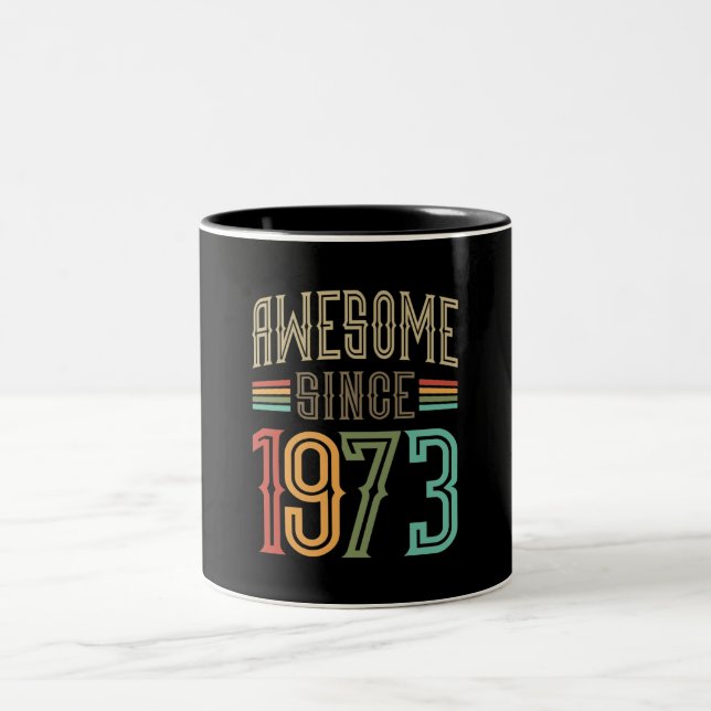 Awesome Since 1973 49th Birthday Funny Retro Två-Tonad Mugg (Center)