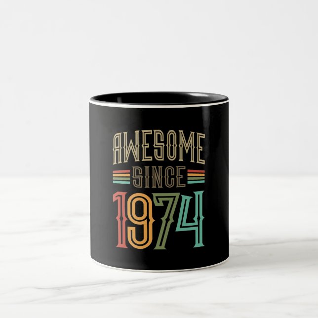 Awesome Since 1974 48th Birthday Funny Retro Två-Tonad Mugg (Center)
