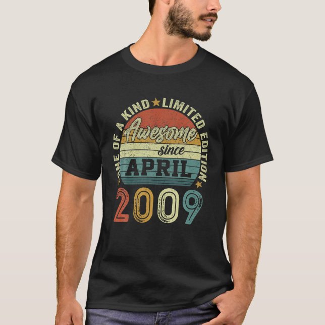Awesome Since April 2009 13 Years Old 13Th Birthda T Shirt (Framsida)