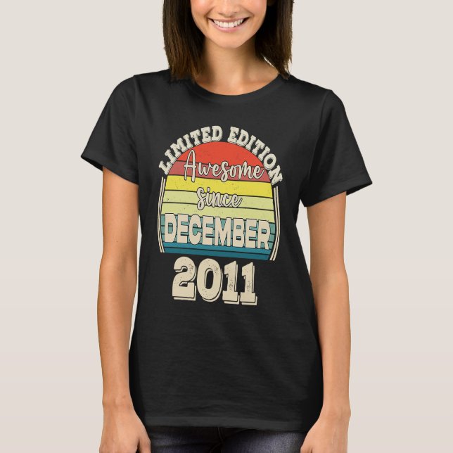 Awesome Since December 2011 Born in December Dad M T Shirt (Framsida)