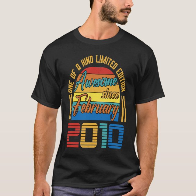 Awesome Since February 2010 13 Years Old 13th Birt T Shirt (Framsida)