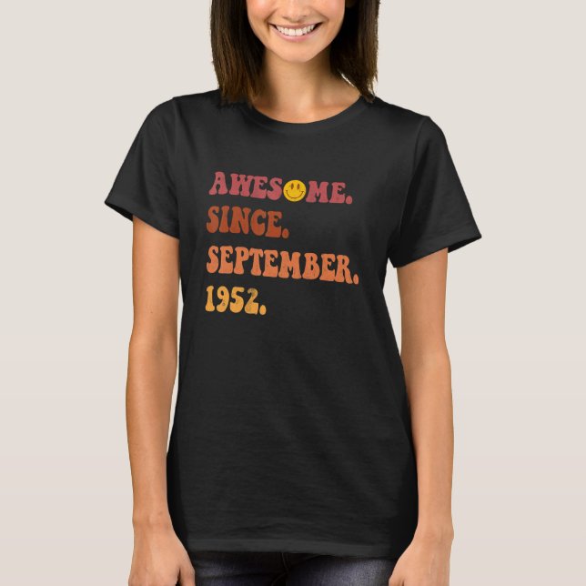 Awesome Since September 1952 Retro Groovy 70 Year  T Shirt (Framsida)