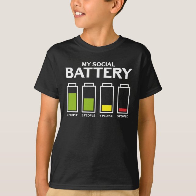 Awkward Introvert till Social Battery Shy Person T Shirt (Framsida)
