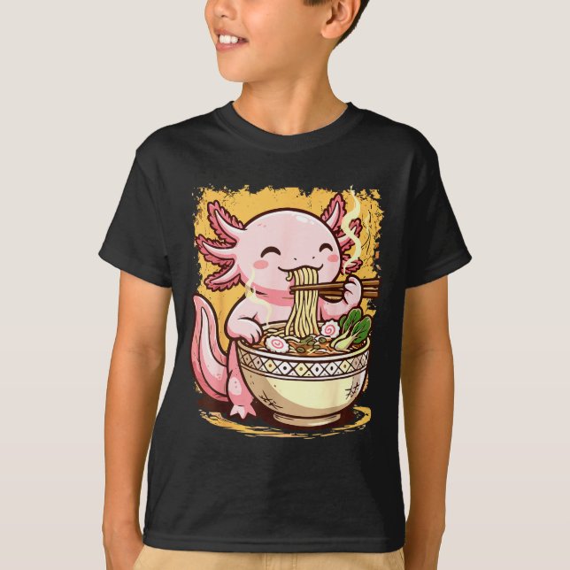 Axolotl Eating Ramen Noodles  T Shirt (Framsida)