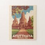 Ayutthaya Historical Park Illustration Travel Art Pussel<br><div class="desc">Ayutthaya-retro-vektorresedesign. Den gamla stadens ruiner utgör nu den arkeologiska nationalparken Ayutthaya,  en arkeologisk plats som innehåller palats,  buddisttempel,  kloster och statyer.</div>