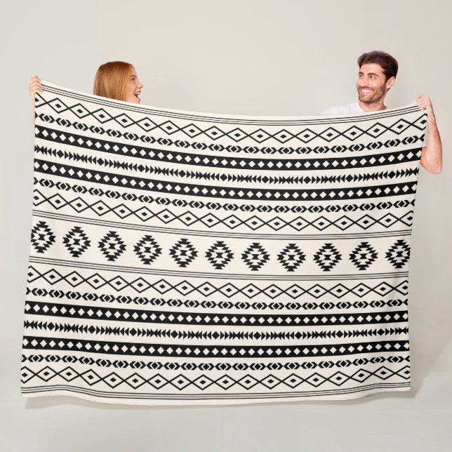 Aztec Black on Cream Mixed Motifs (H) Mönster Fleecefilt (På plats)