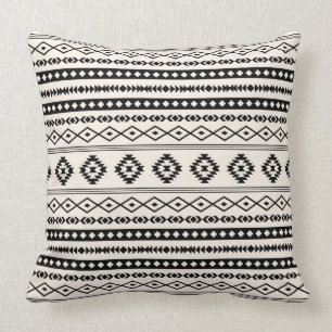 Aztec Black på Cream Mixed Motifs Mönster Kudde