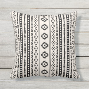 Aztec Black på Cream Mixed Motifs (V) Mönster Kudde