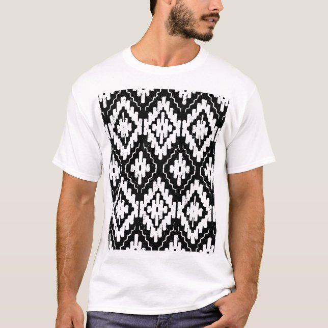 Aztec Black-White: Vintage Ethnic Print. T Shirt (Framsida)