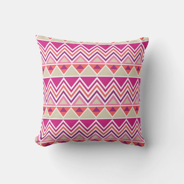 Aztec Chevron #12 @ VictoriaShaylee Kudde (Framsida)