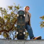 Aztec Cyber Skull Futuristiska Tribal Mini Skateboard Bräda 18,5 Cm<br><div class="desc">Sätta in gammal kraft med futuristiska kant på detta cyberdäck i Aztec döskalle skateboard, och visa upp en fallande, techno-tribal-skalle med ornerade fjädrar och geometriska graveringar. Genom att utstråla djupa tårtoner och guld-toner slås den här djärva designen samman urin krigsenergi med sci-fi-tetik för ett utseende som förtjänar uppmärksamhet. Perfekt för...</div>