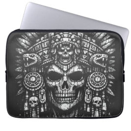 Aztec Skull Headdress av BurnsInHell Laptop Fodral