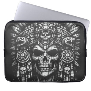 Aztec Skull Headdress av BurnsInHell Laptop Fodral