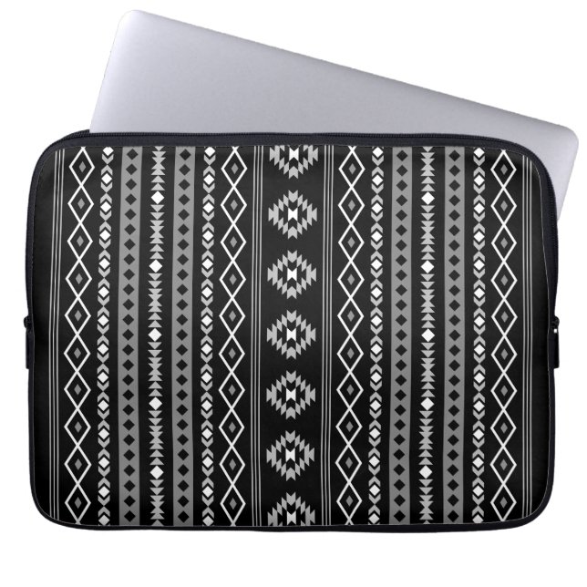 Aztec White Grått Black Mixed Motifs V Mönster Laptop Fodral (Framsidan)