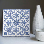 Azulejo Lissabon Patterned Talavera Ceramic Design Kakelplatta<br><div class="desc">Indigo Azulejo Blue Portugisiska dekorativa Talavera-keramiska plattor är ett vackert och unikt tillskott till alla hem. En högkvalitativ produkt med tidlös estetik. Den blå färg i plattorna inspireras av indigo blue från Lissabon-berömden azulejo-plattor, som lägger till en aning historia och kultur i ditt område. Dessa plattor är perfekt för att...</div>