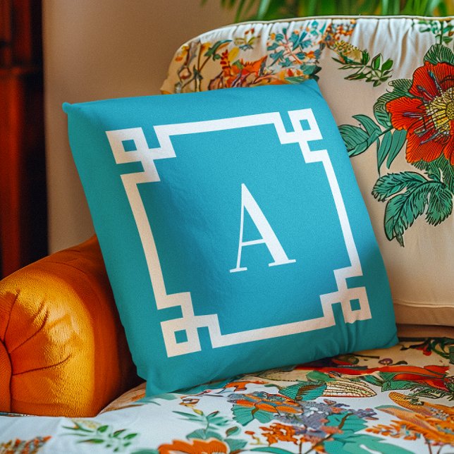 Azurblå och vit grekisk nyckelkantmonogram kudde (Azure and White Greek Key Border Monogram Outdoor Pillow)