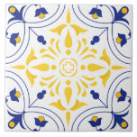 Azure Bloom Kor Gult-ton Kakelplatta<br><div class="desc">Azure Bloom Kor-designen fångar kärnan av klassisk Medelhavsbrickor med en modern twist. Djuphavets blommigtar och flytande former utstrålar symmetriskt från ett centralt motiv för kor,  som symboliserar harmoni och skydd. Med sin skarpa kontrast och elegant kurvor är den här designen perfekt för plattor,  underlägg,  väggkonst eller tygdetaljer</div>