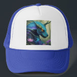 „Azuris –Bewahrer des Zauberwaldes  Keps<br><div class="desc">Majestätisch und geheimnisvoll blickt der türkis-blaue Drache „Azuris“ aus den Tiefen des Zauberwaldes. Mit seinen schimmernden Schuppen, leuchtend goldenen Augen und feinen Linien scheint er über eine uralte Magie zu verfügen. Umgeben von zarten Lotusblüten strahlt er Ruhe, Stärke und Weisheit aus – ein perfektes Motiv für Fantasy-Fans, Wandkunst oder mystische...</div>