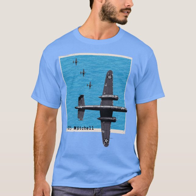 B25 Mitchell WW2-bombplan över havet T Shirt (Framsida)