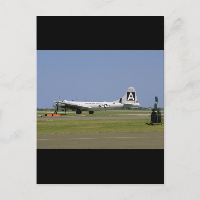 B29 på banan. (flygplan;b29_WWII Flygplan) Vykort (Framsida)