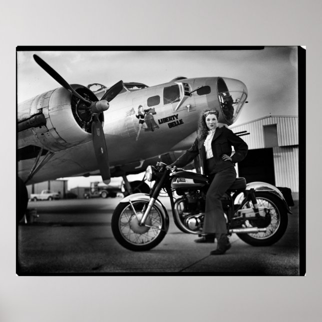 B-17 Flies Fortress Liberty Belle & Norton Atlas Poster (Framsidan)