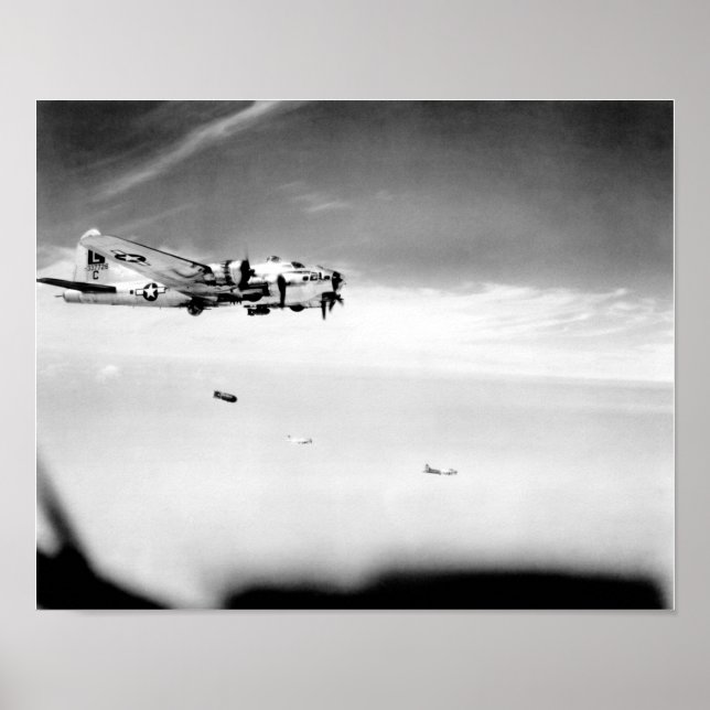 B-17 Flygande fästning som släpper bomber Poster (Framsidan)
