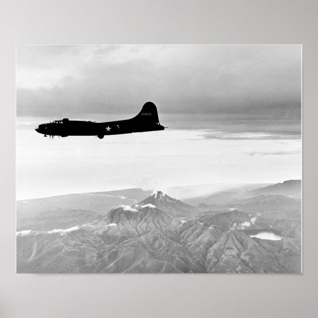 B-17 Flygfästning över Bougainville Poster (Framsidan)