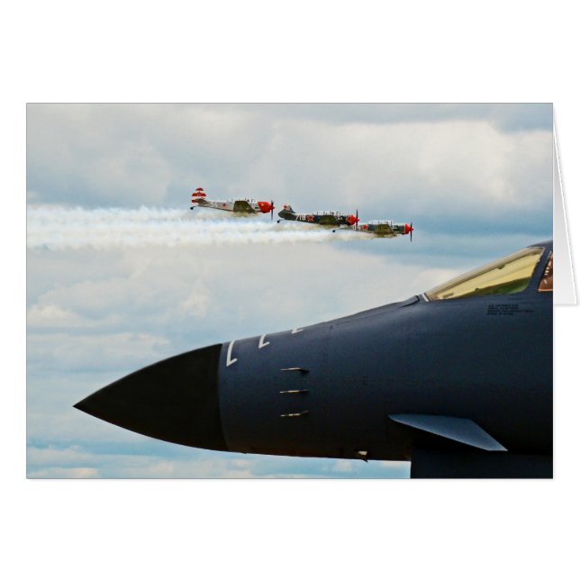 B-1 Bomber och WWII Fighters Hälsningskort (Framsidan Horizontal)