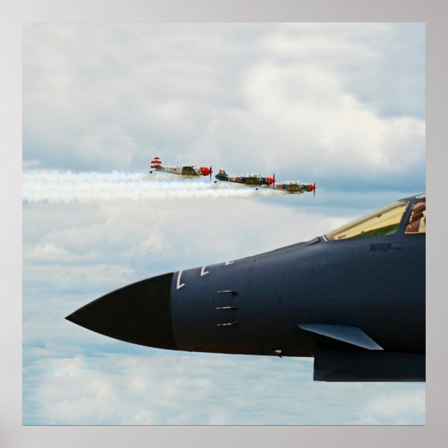 B-1 Bomber och WWII Fighters Poster (Framsidan)