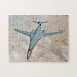 B-1B-bombflygplan under flygning med vingarna helt Pussel