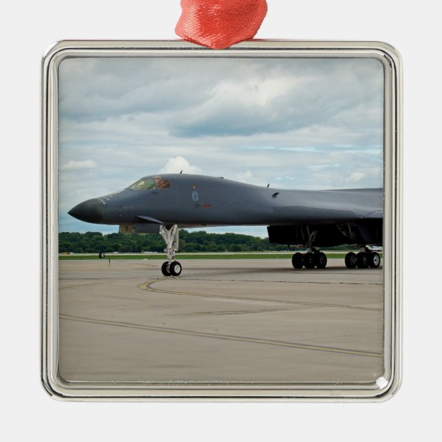 B-1B Lancer Bomber på marken Julgransprydnad Metall (Framsidan)