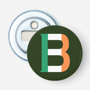 B Monogram överlagt på iriska Flagga Flasköppnare