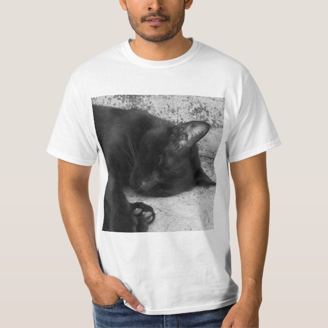 B&W - Cat Sleeping T Shirt (Framsida)