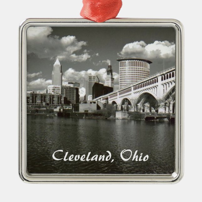 B/W Cleveland Ornament (Framsidan)