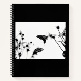 B/W-fjäril på en bärbar dator med blomman 8,5 x 11
