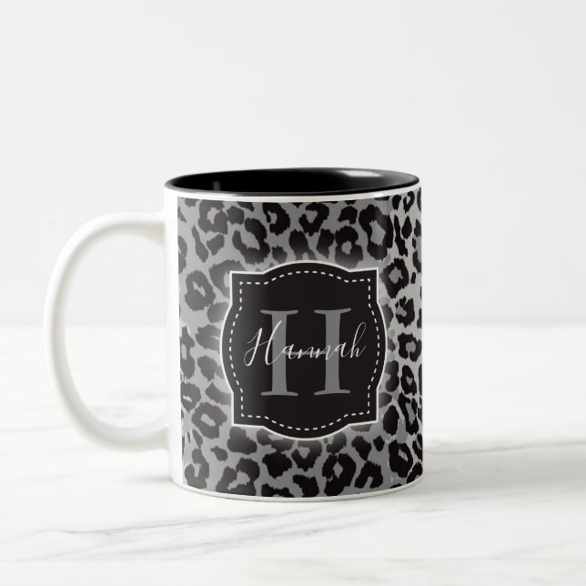 B & W Leopard Mönster w/ Anpassningsbar Monogram & Två-Tonad Mugg (Vänster)