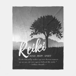 B&W Reiki Master Yoga Mediation-instruktör citerar Fleecefilt