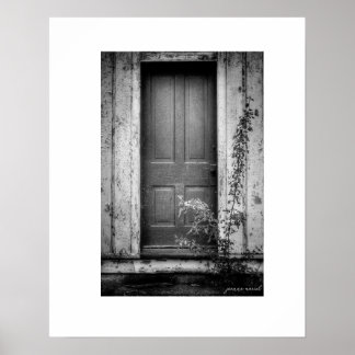 B&W Rustik Övergiven Byggnadsdörr Postertryck Poster