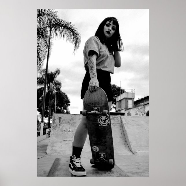 B&W Skater Girl Poster - Skateboarding (Framsidan)