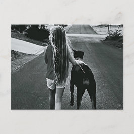 B&W-vykort för flicka och Hund Vykort