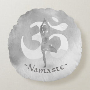 B&W Yoga-instruktionsmeditation Träd om om-symbol Rund Kudde