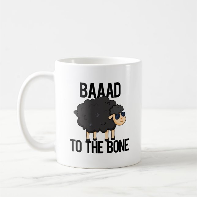 Baaad till Bone Funny Black Sheep Pun Kaffemugg (Vänster)