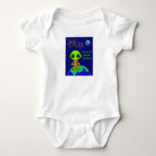 Baby 1-biet med utlänning och fyrverkerier av Jo T Shirt